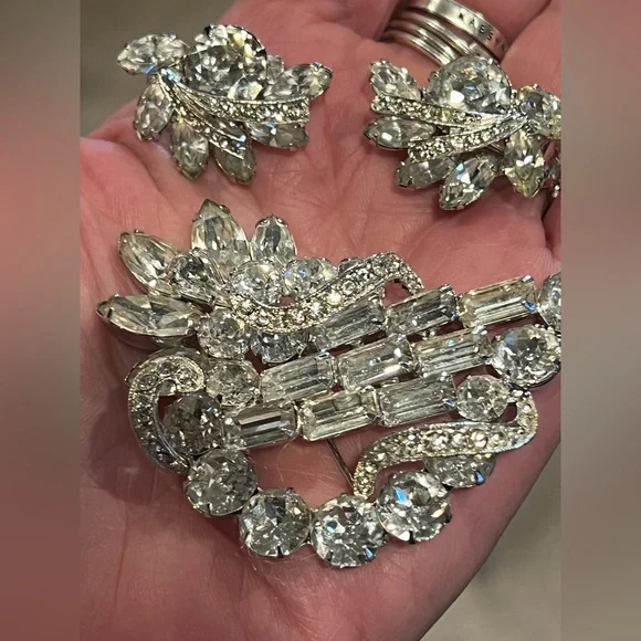 Vintage Eisenberg Ice AB Rhinstone Brooch & Weiss Clip On Earrings - Picture 4 of 12